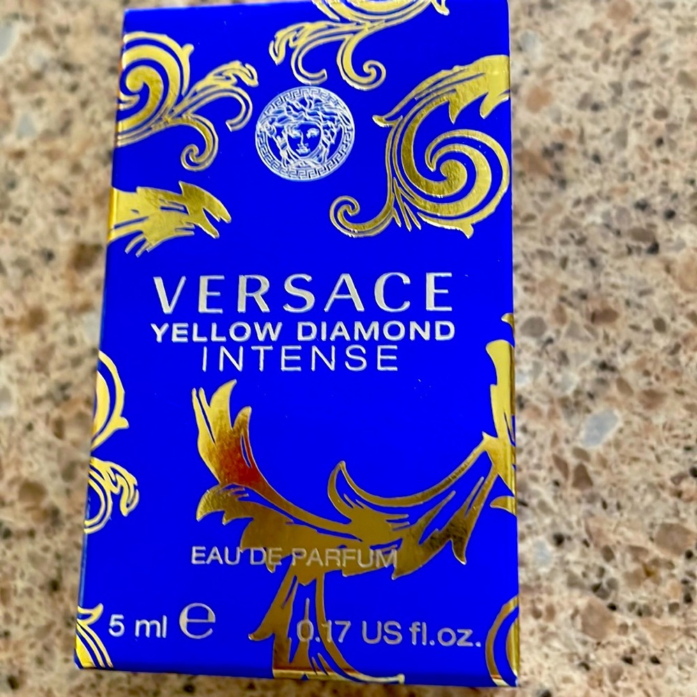 Versace Yellow Diamond Intense Perfume
